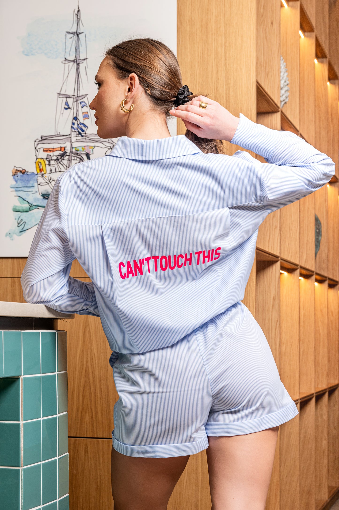 GUILTY - STRIPED OVERSIZE SHIRT WITH PRINTED QUOTE IN THE BACK "CAN'T TOUCH THIS"